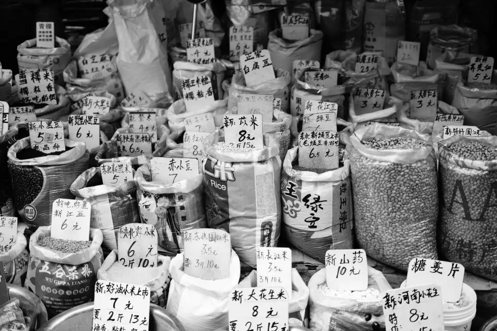 2025办公用纸采购趋势：重庆企业如何平衡成本与纸张品质